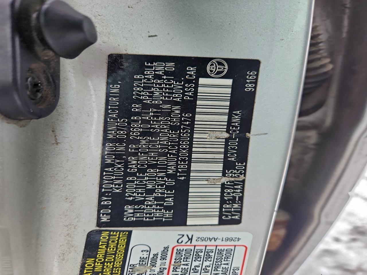 Toyota Camry Le Image 5