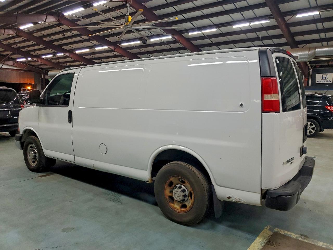 Chevrolet Express Image 6