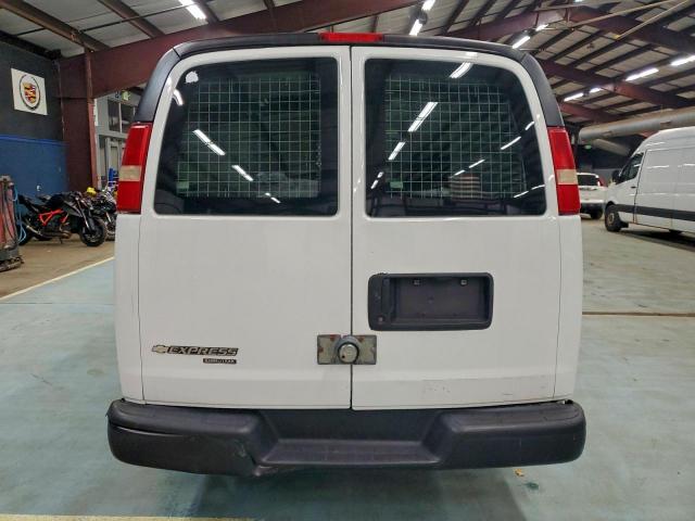 Chevrolet Express Image 3
