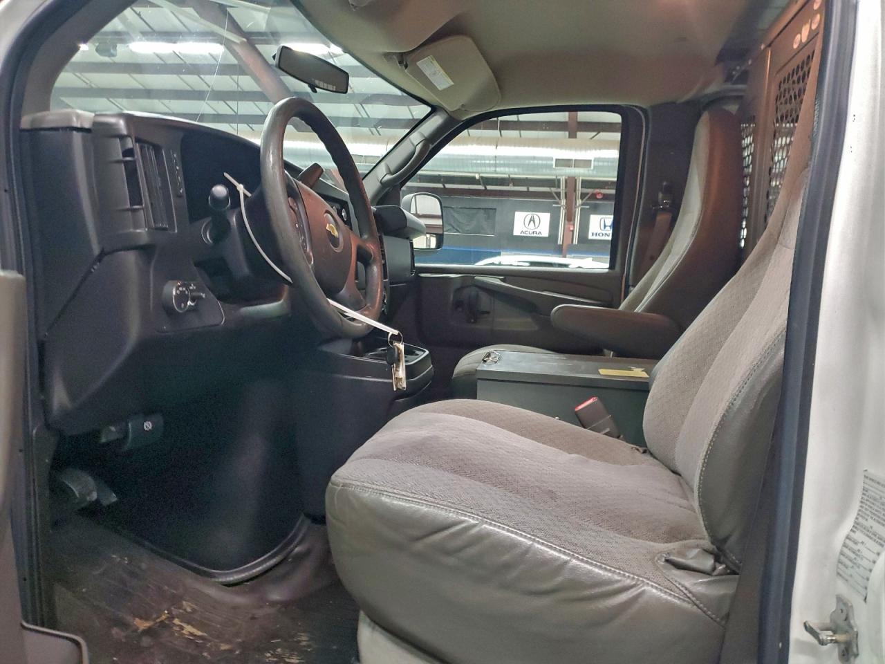 Chevrolet Express Image 11