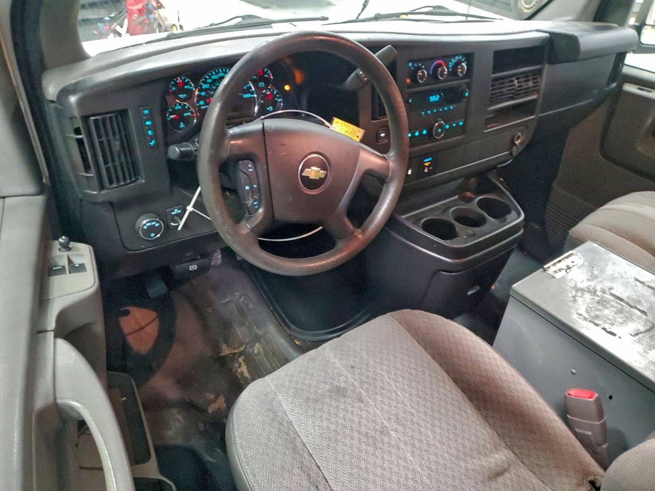 Chevrolet Express Image 10