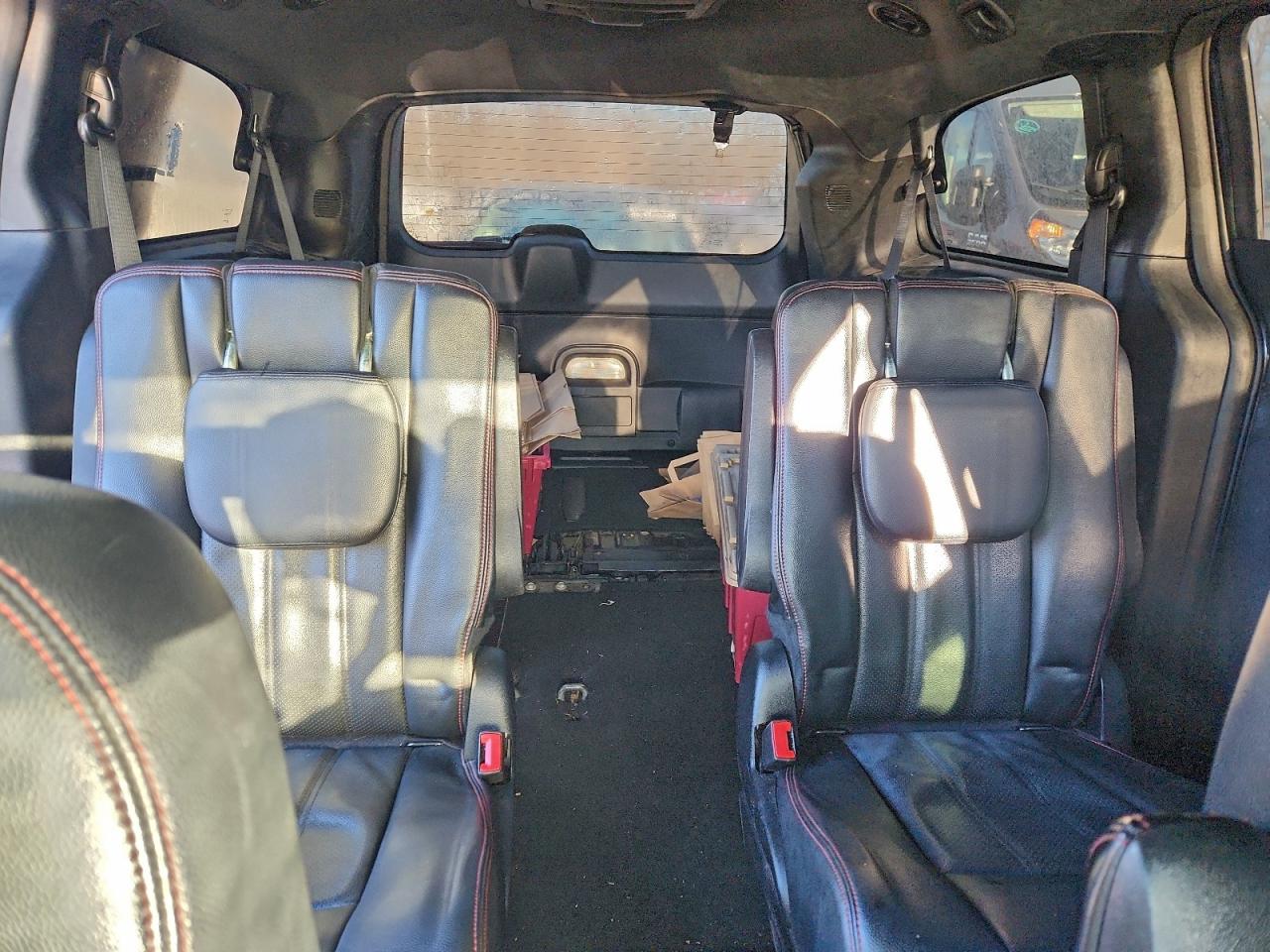 Dodge Caravan R/t Image 10