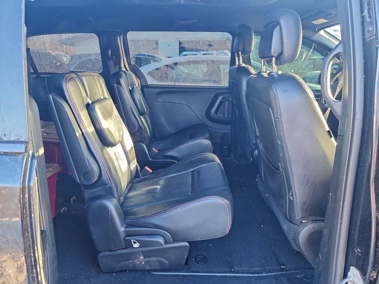 Dodge Caravan R/t Image 12
