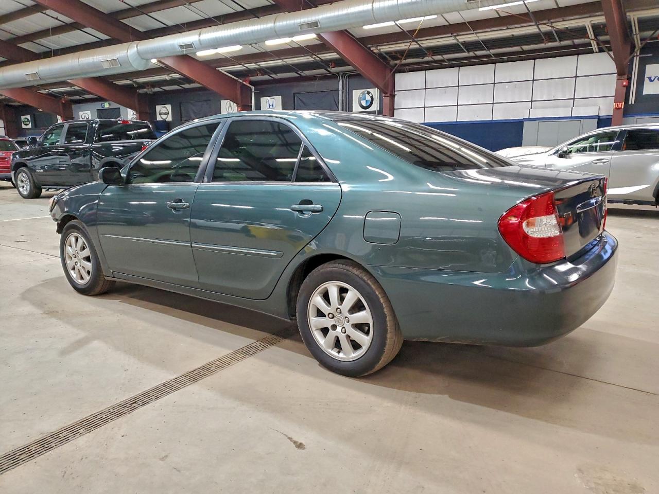 Toyota Camry Le Image 2