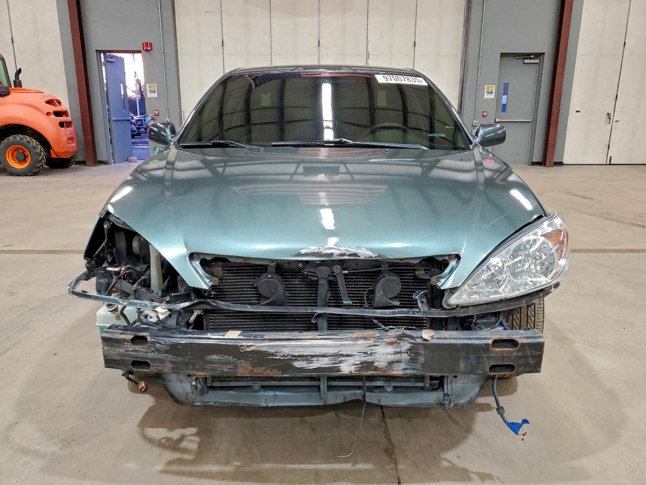 Toyota Camry Le Image 6