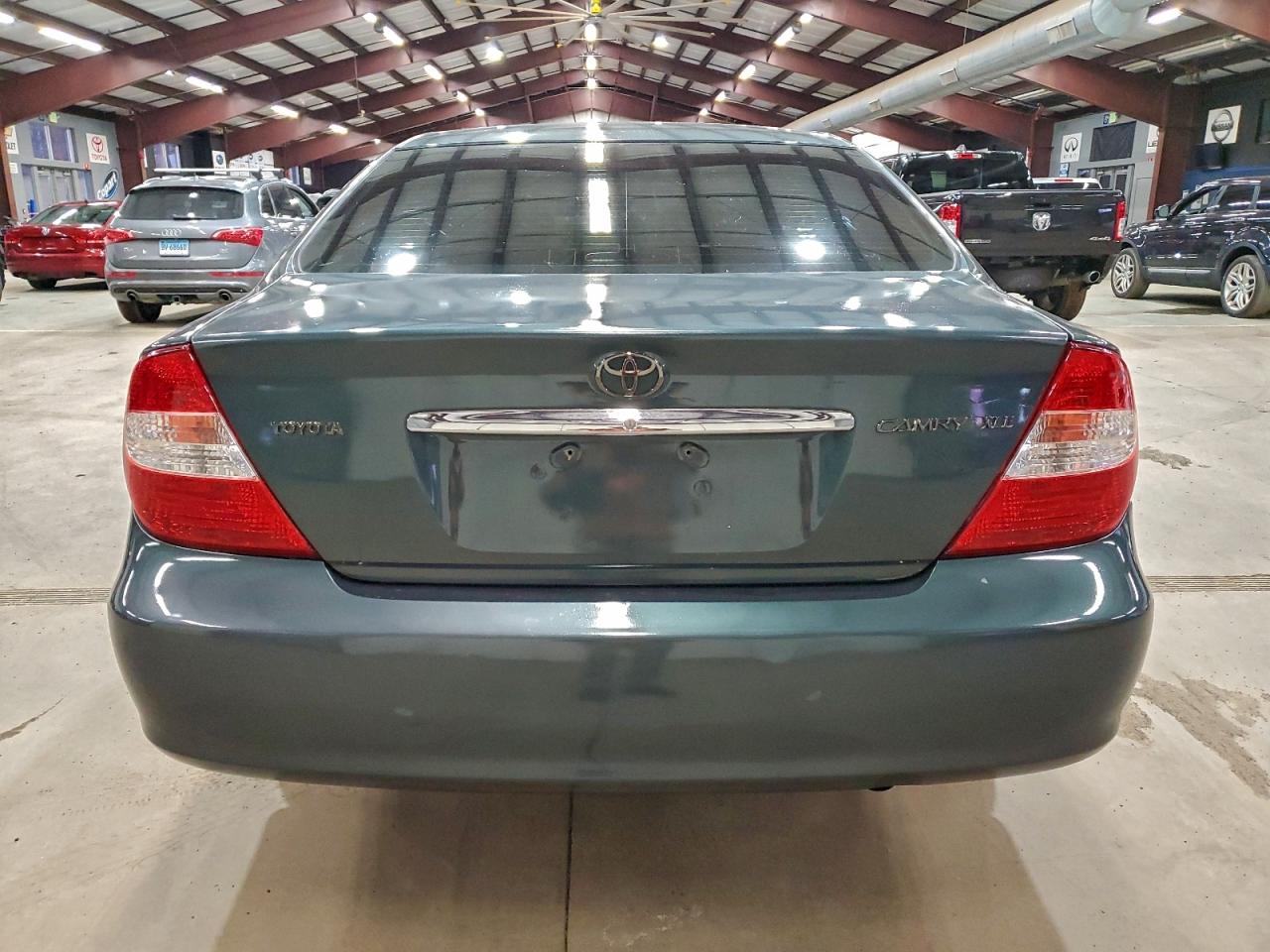 Toyota Camry Le Image 5