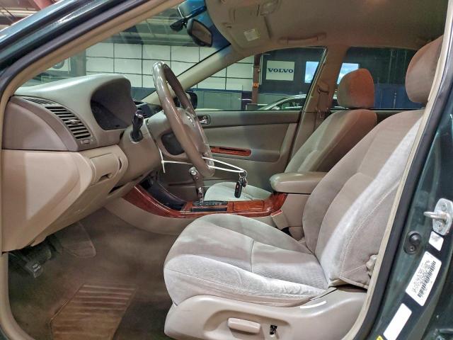 Toyota Camry Le Image 7