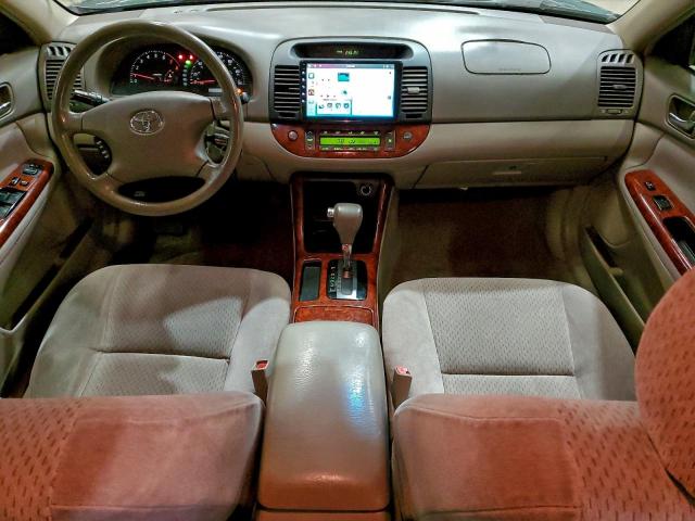 Toyota Camry Le Image 10