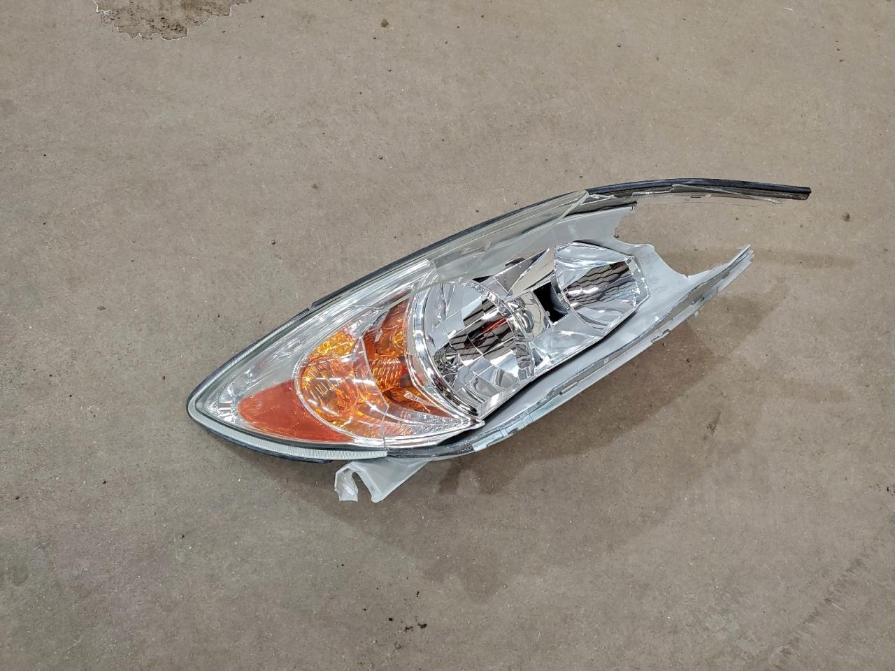 Toyota Camry Le Image 9