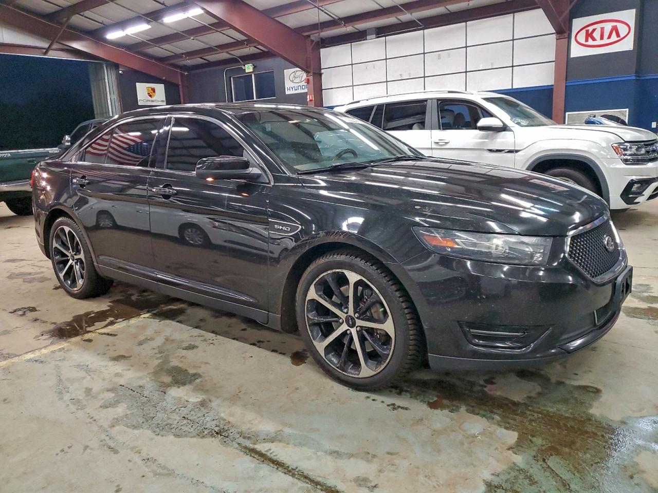 Ford Taurus Sho Image 4