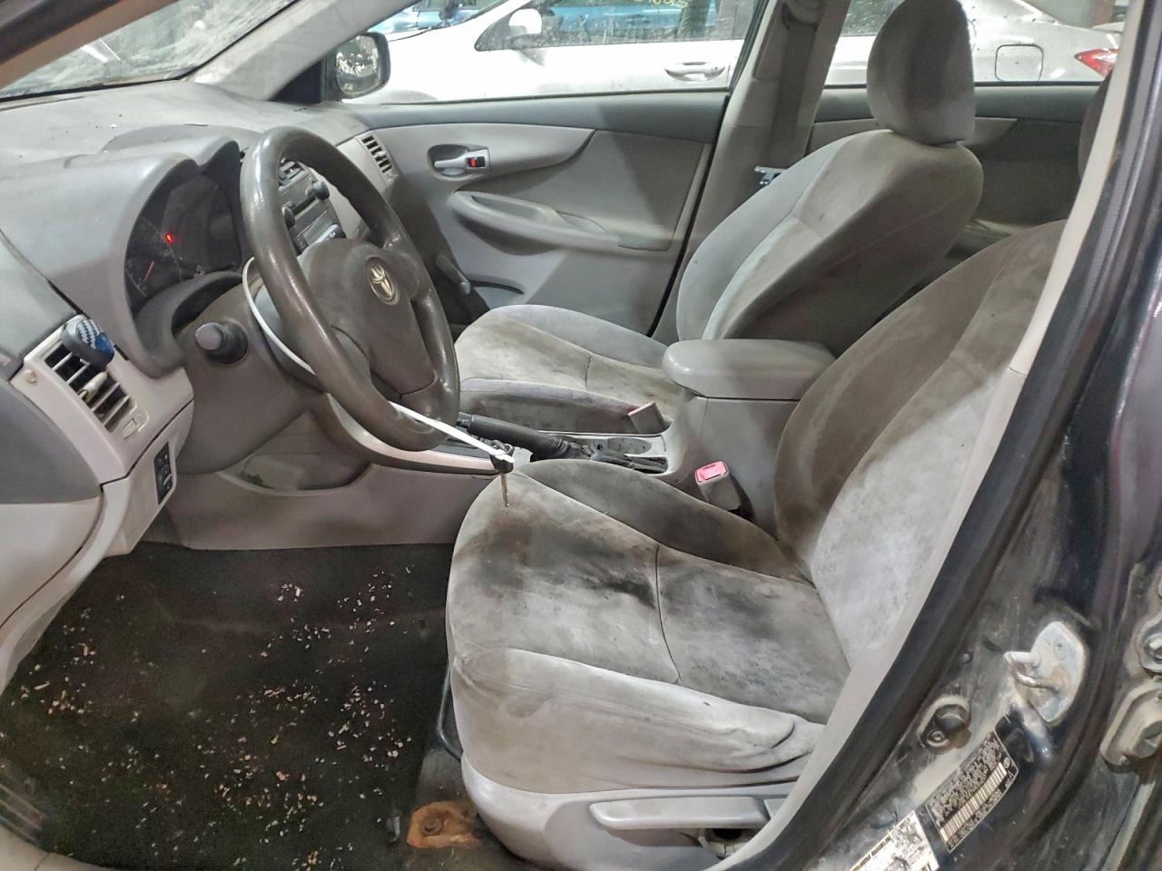 Toyota Corolla Base Image 5