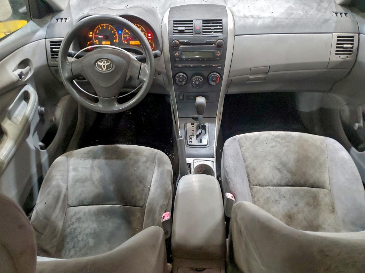 Toyota Corolla Base Image 10