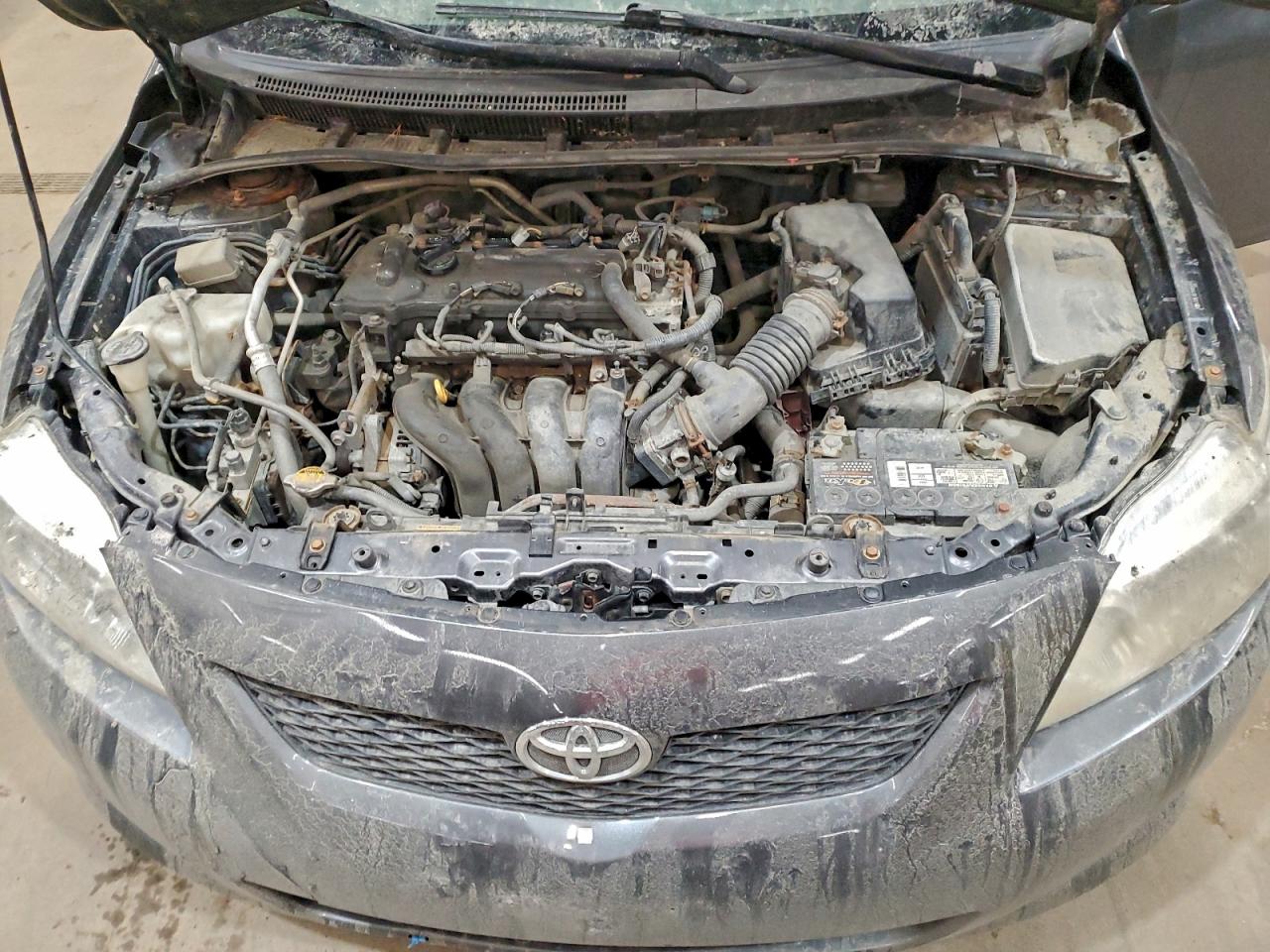 Toyota Corolla Base Image 8