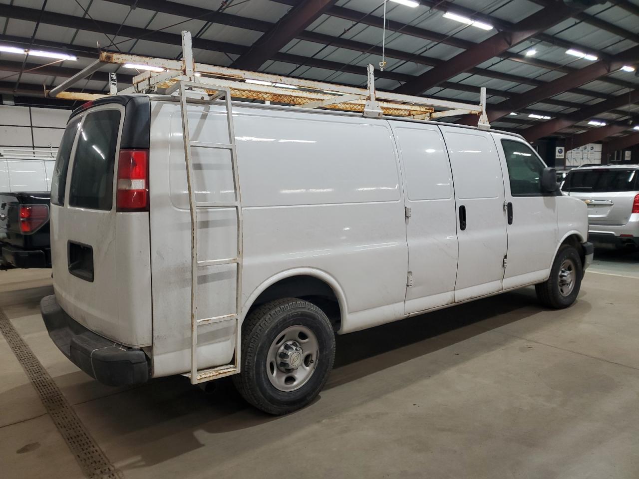 Chevrolet Express Image 8