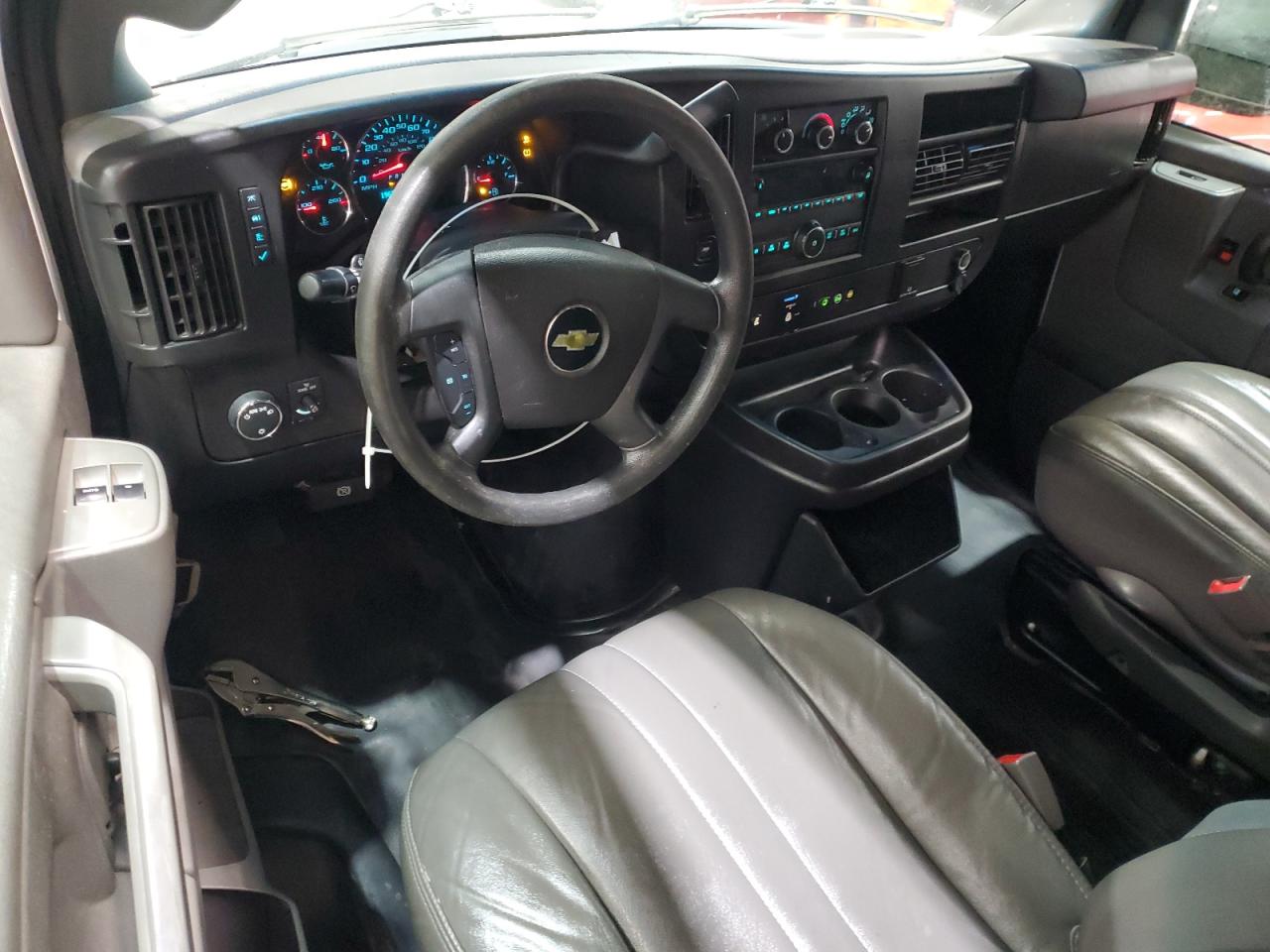 Chevrolet Express Image 2