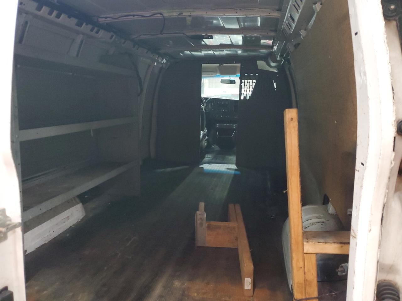 Chevrolet Express Image 3