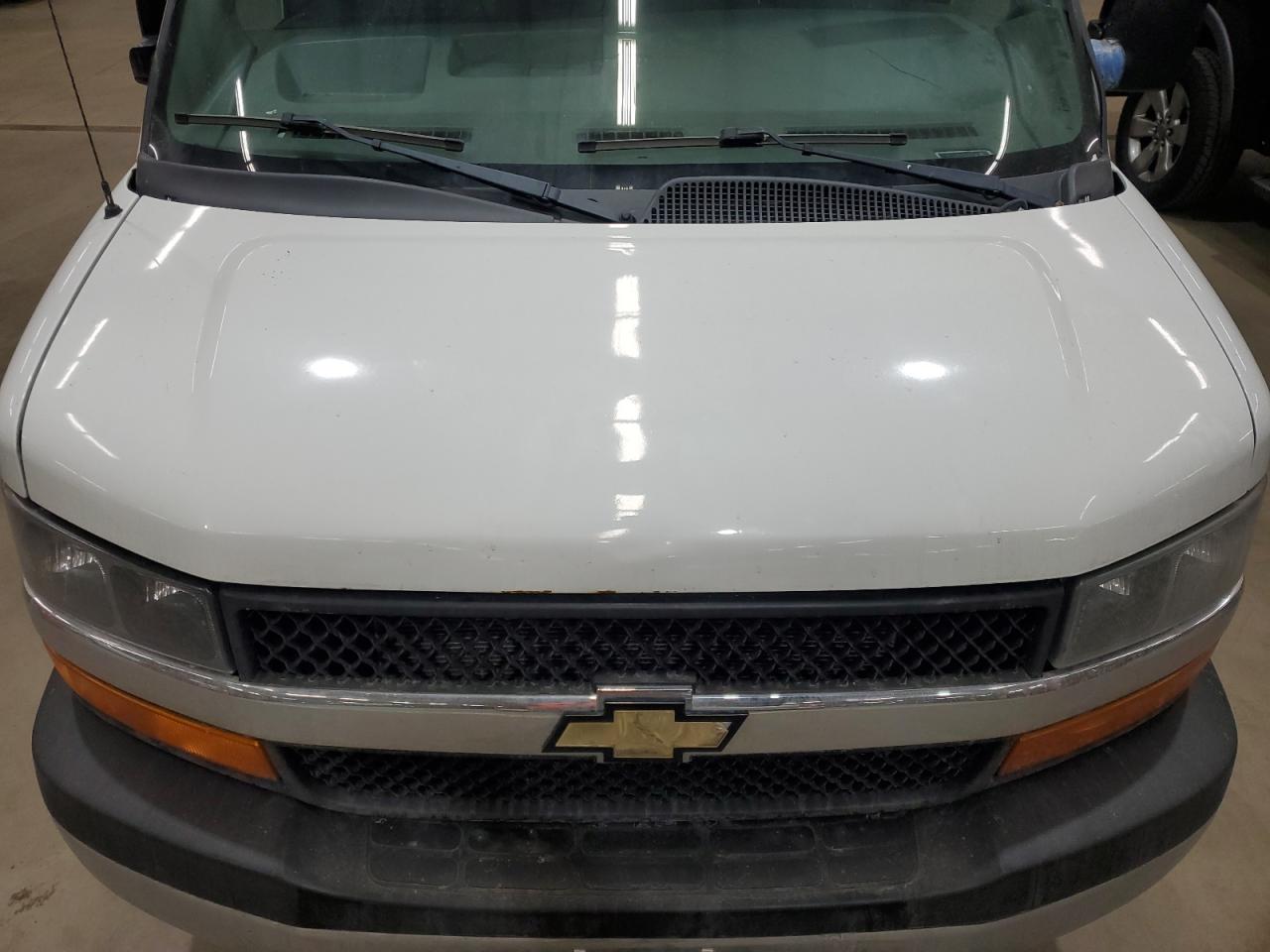 Chevrolet Express Image 12