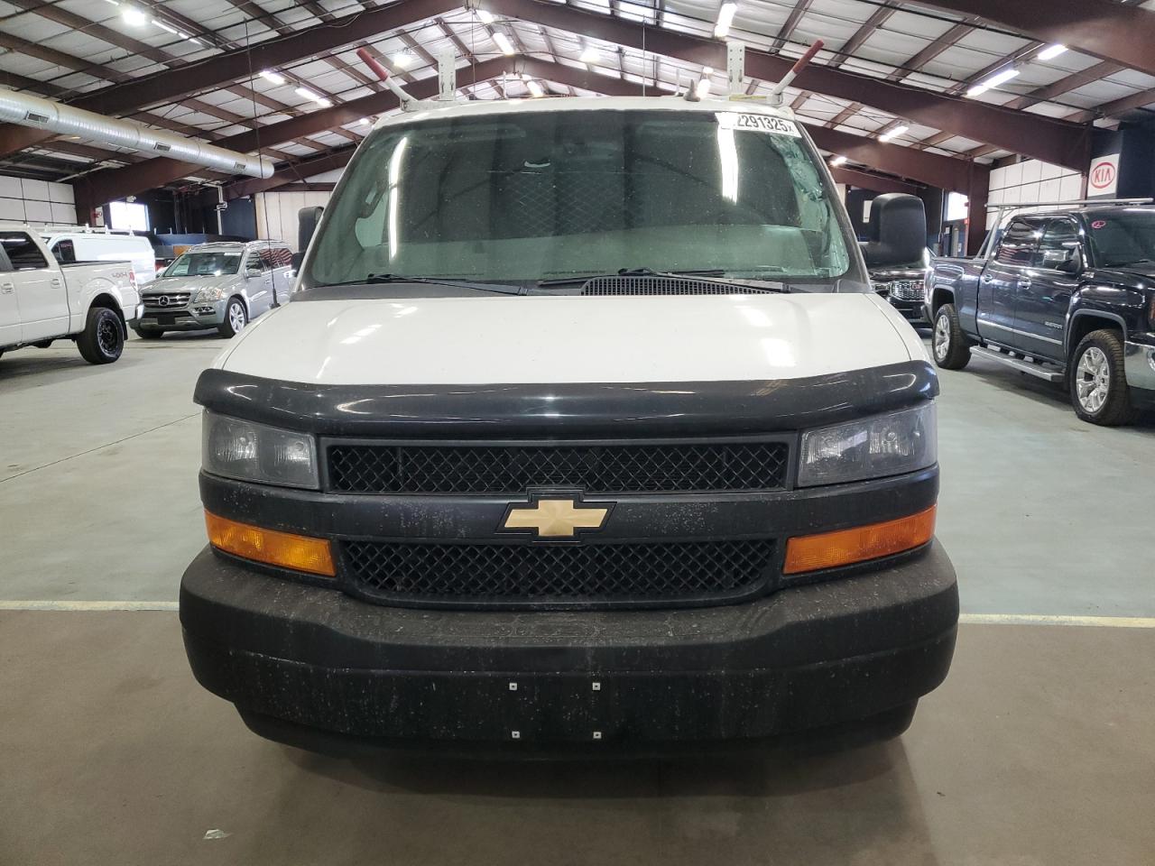 Chevrolet Express Image 7
