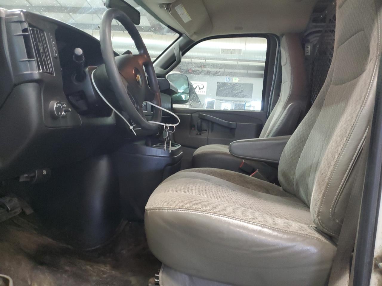 Chevrolet Express Image 8