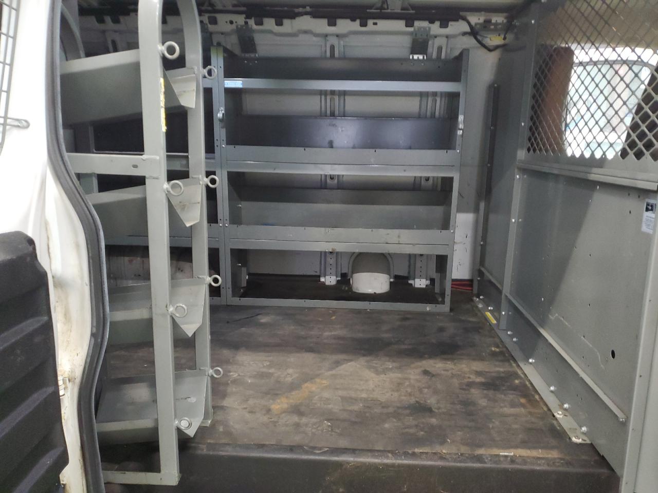 Chevrolet Express Image 12