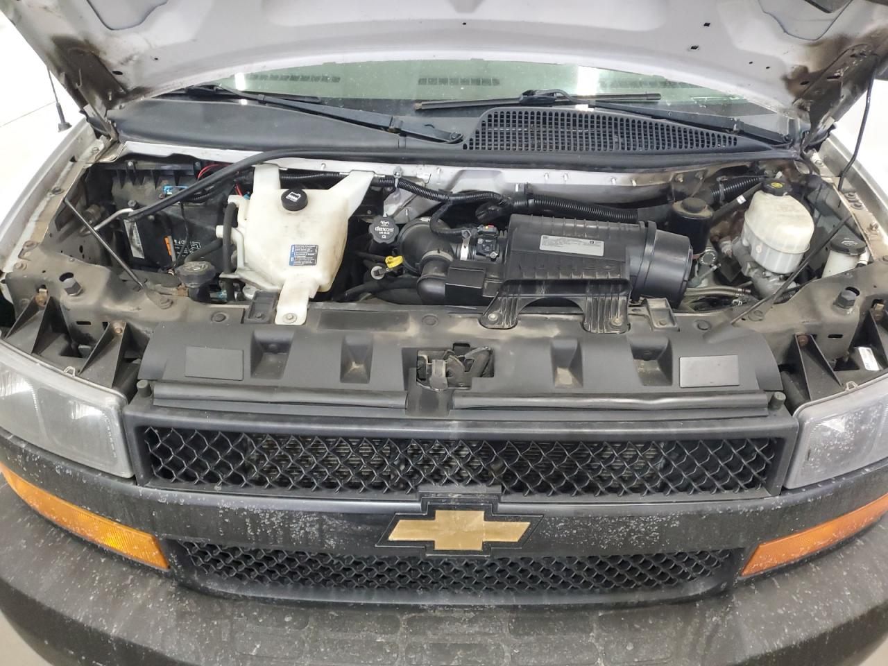 Chevrolet Express Image 13