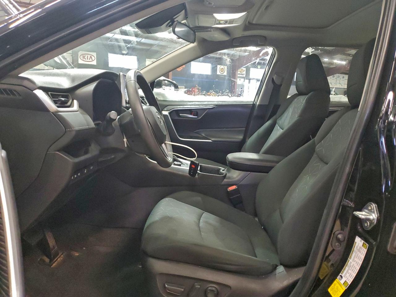 Toyota RAV4 Xle Image 11