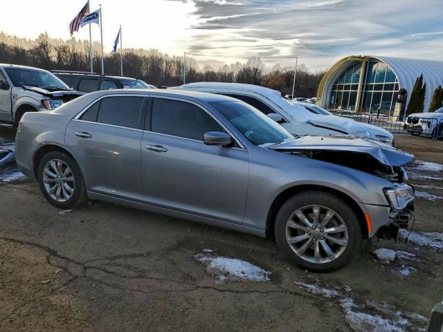 Chrysler 300 Limited Image 5