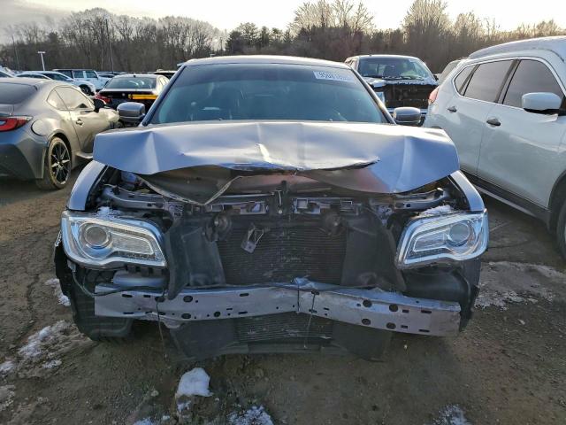 Chrysler 300 Limited Image 11