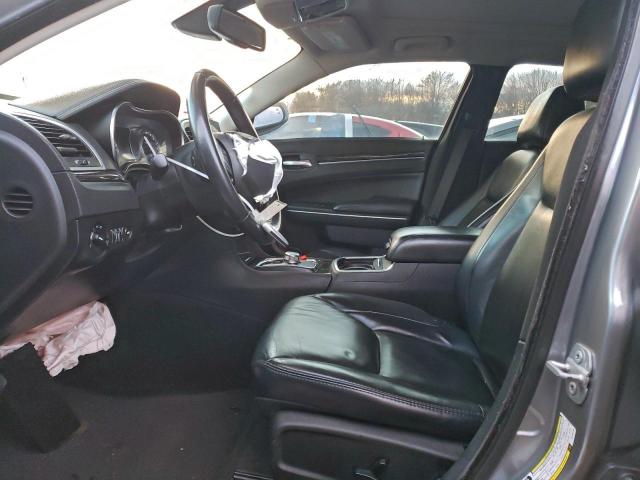 Chrysler 300 Limited Image 10