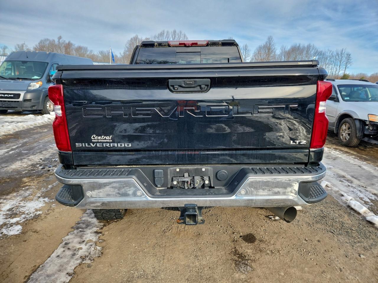 Chevrolet Silverado K3500 Ltz Image 9