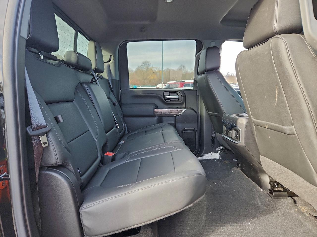 Chevrolet Silverado K3500 Ltz Image 11