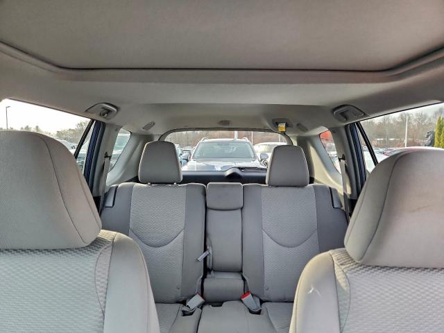 Toyota RAV4 Image 8