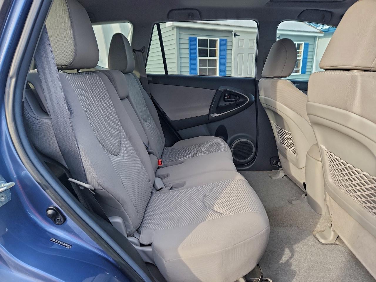 Toyota RAV4 Image 11