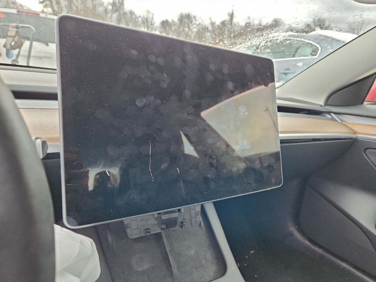 Tesla Model 3 Image 9