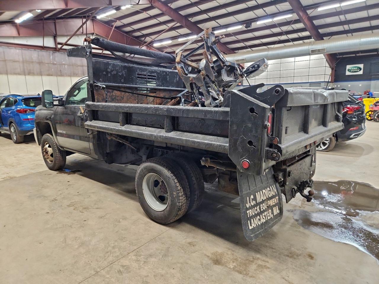 Chevrolet Silverado K3500 Image 5