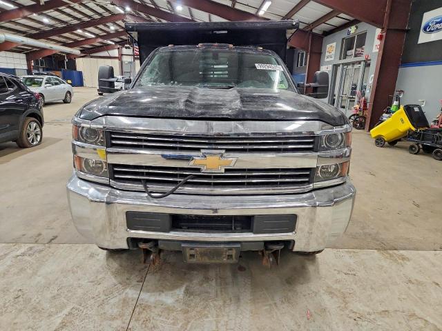 Chevrolet Silverado K3500 Image 2