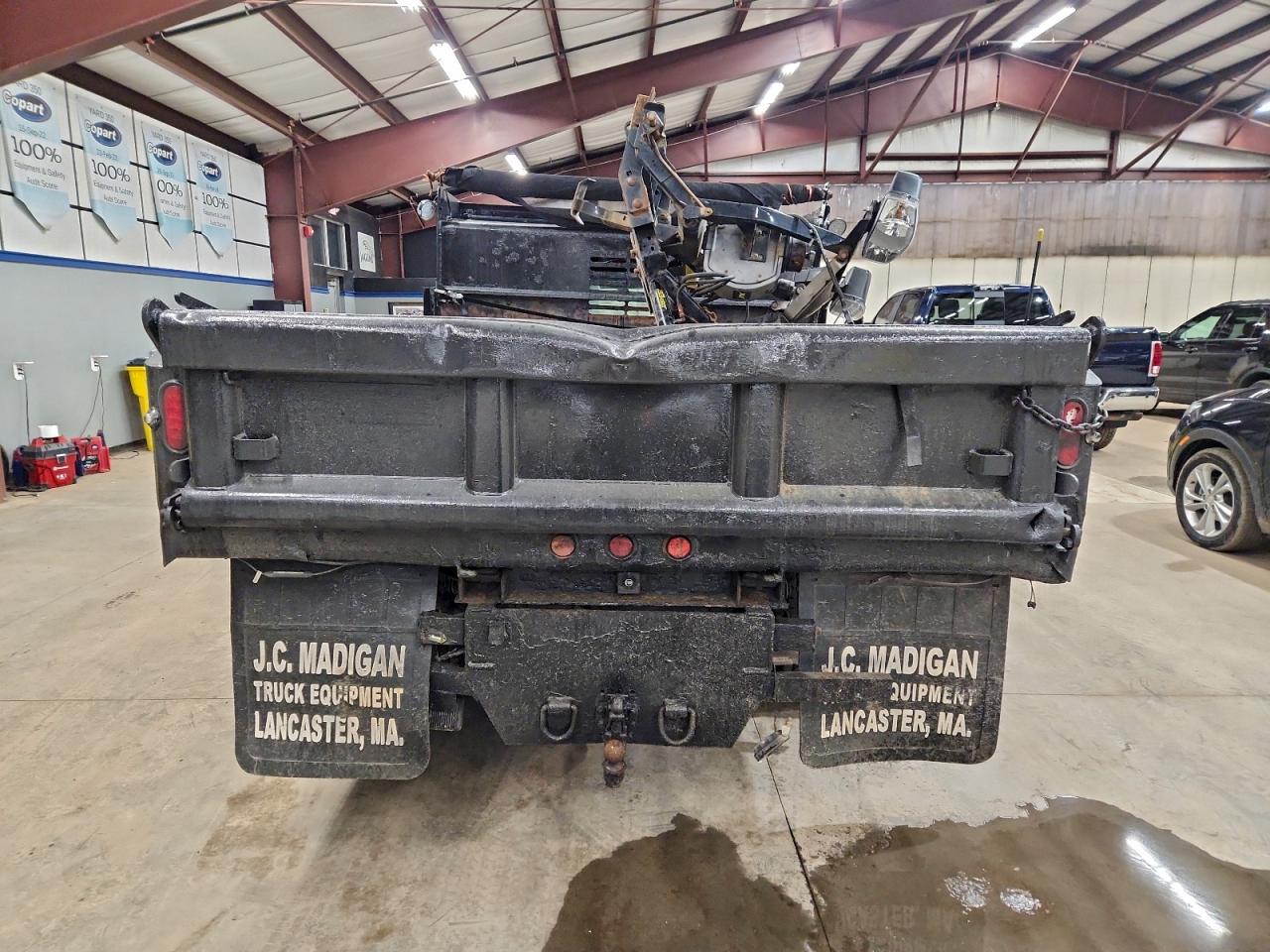 Chevrolet Silverado K3500 Image 6