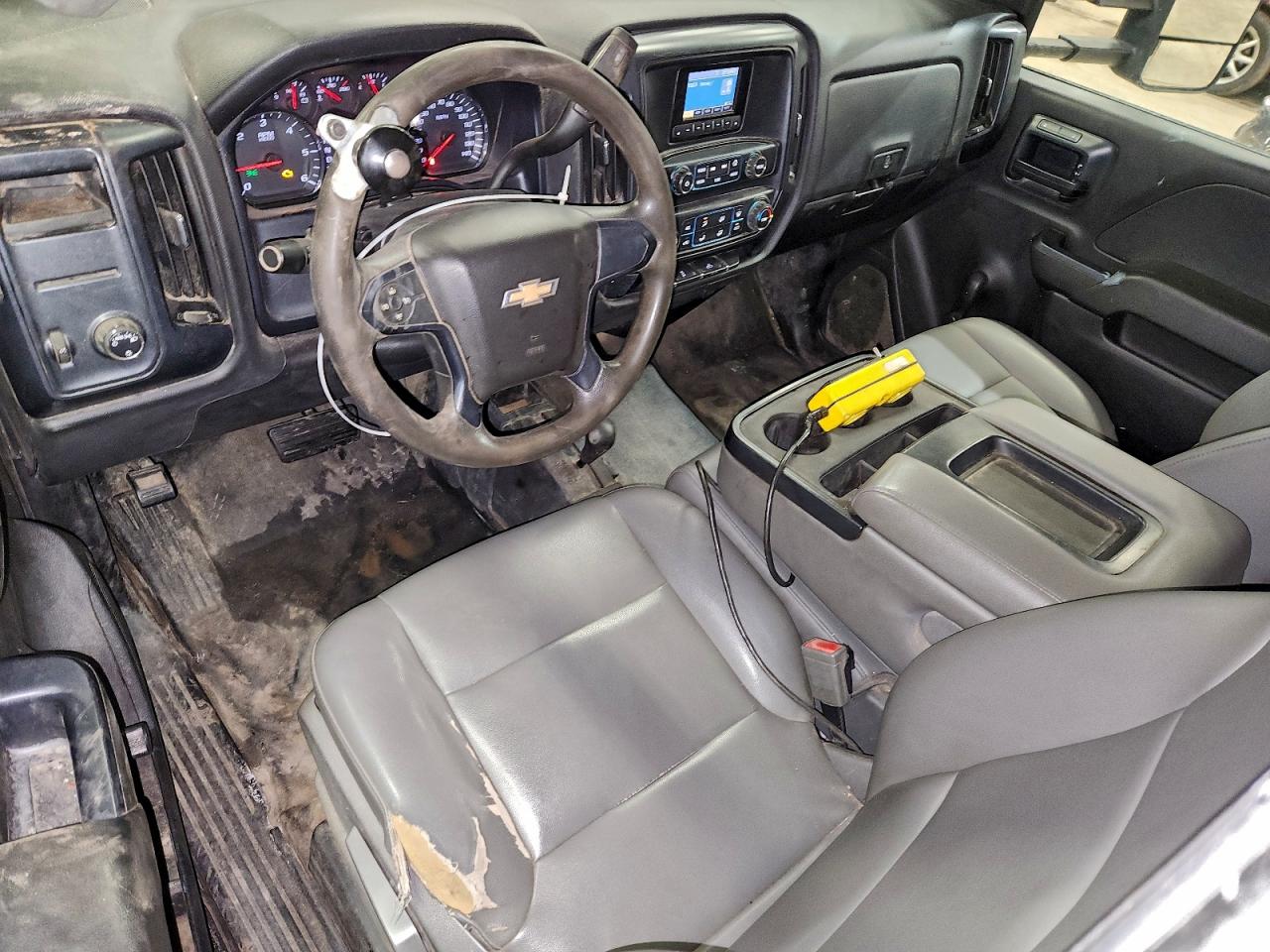 Chevrolet Silverado K3500 Image 9