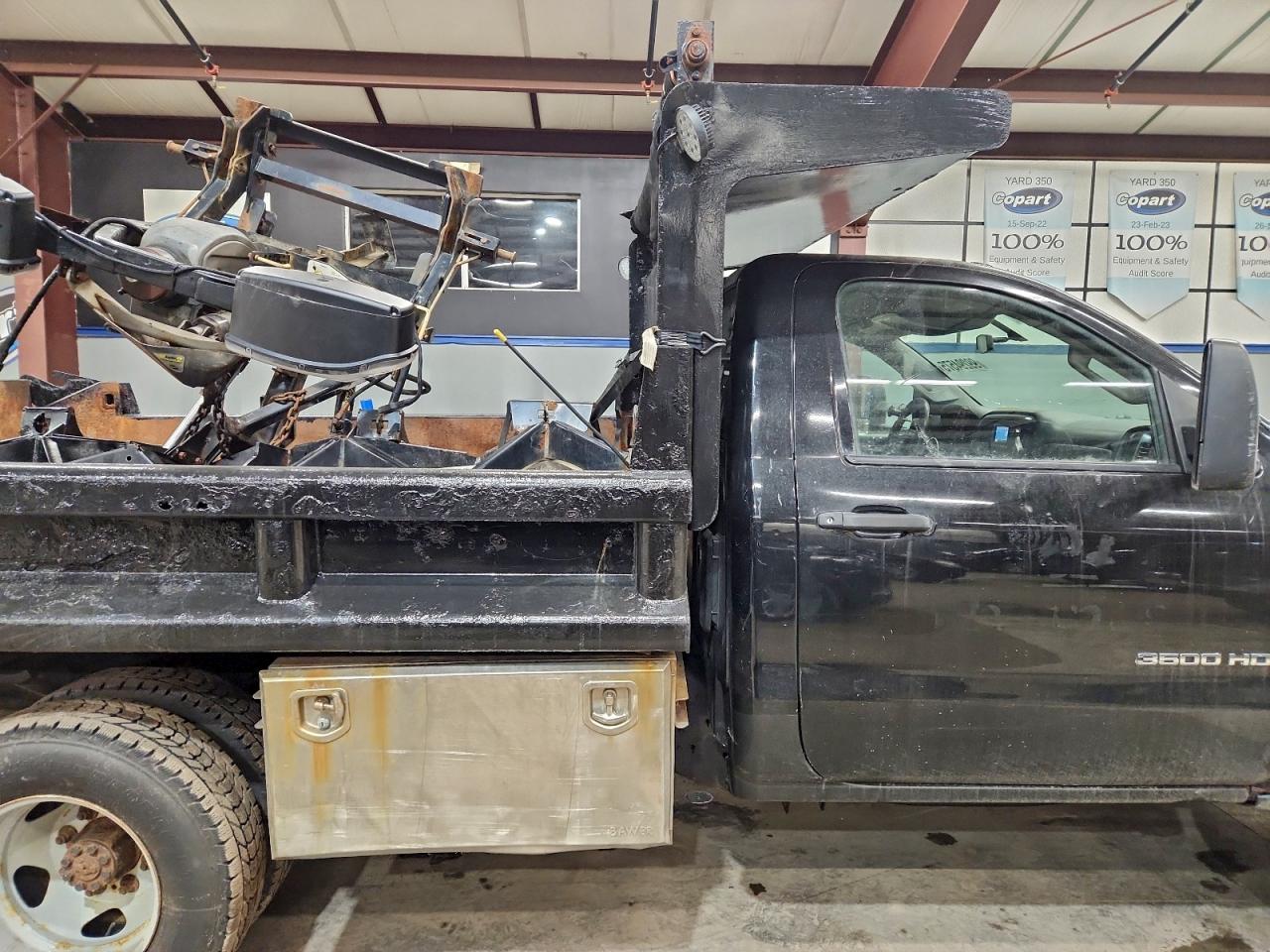 Chevrolet Silverado K3500 Image 10