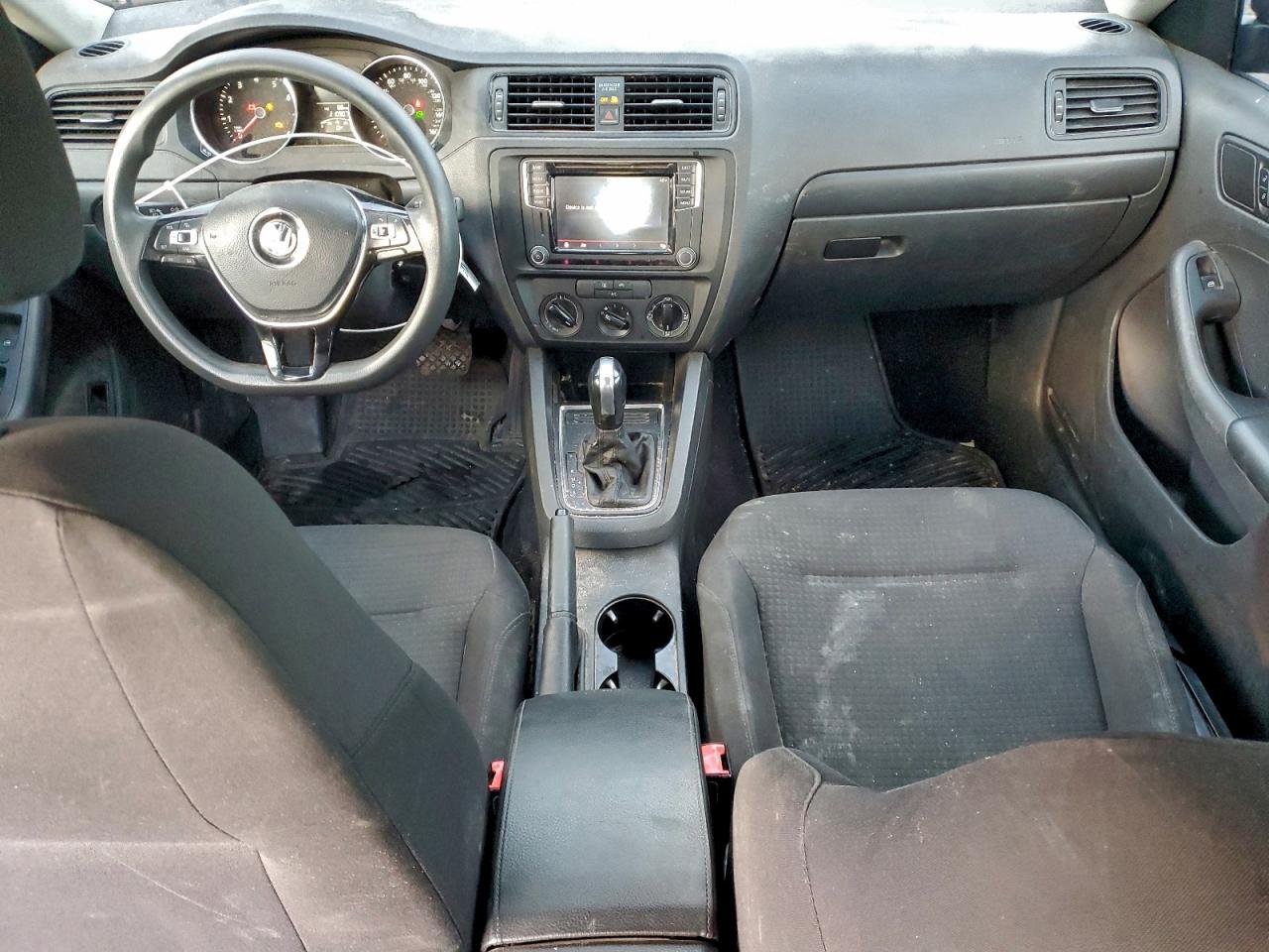 Volkswagen Jetta S Image 8