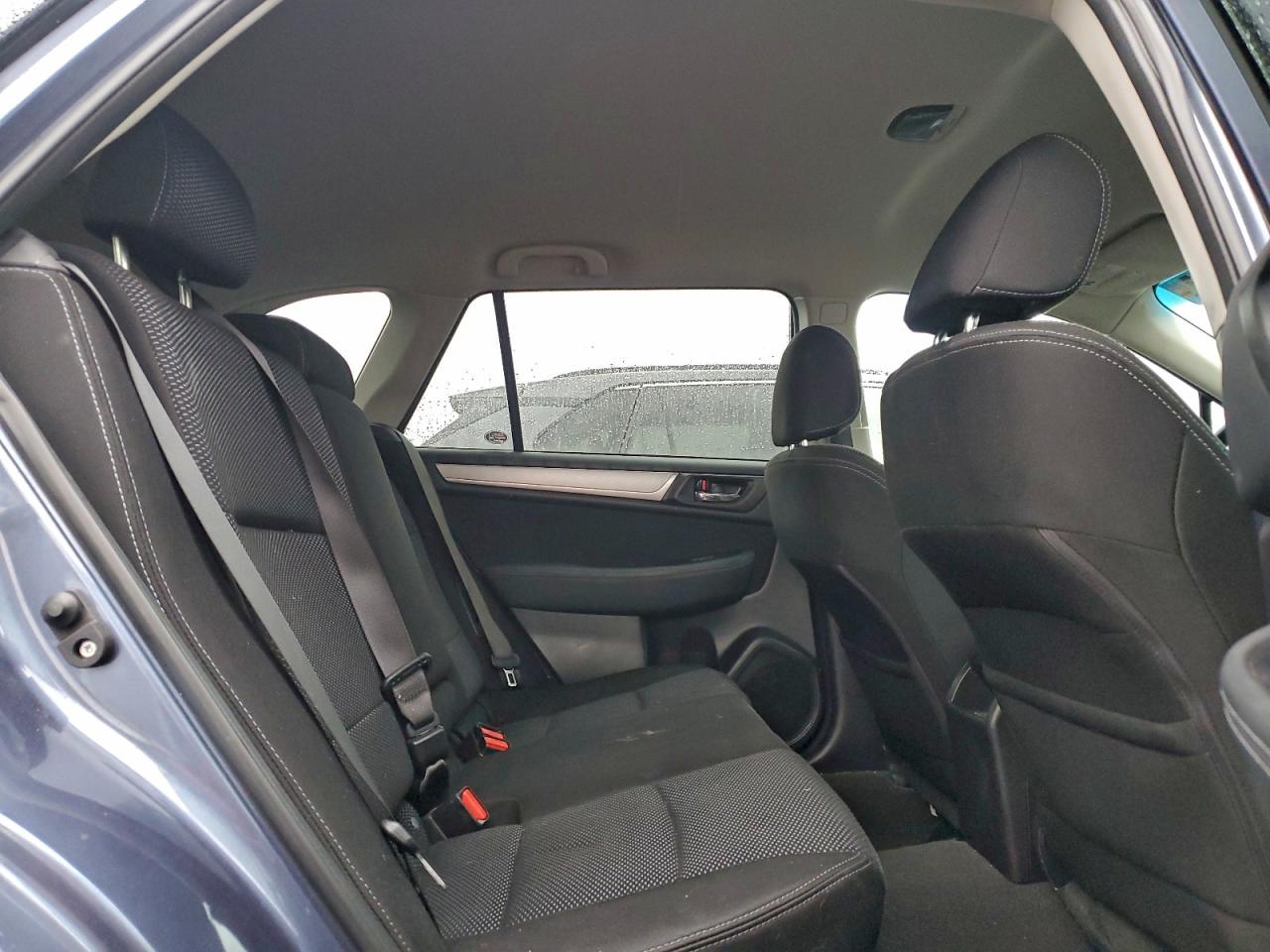 Subaru Outback 2.5i Premium Image 12