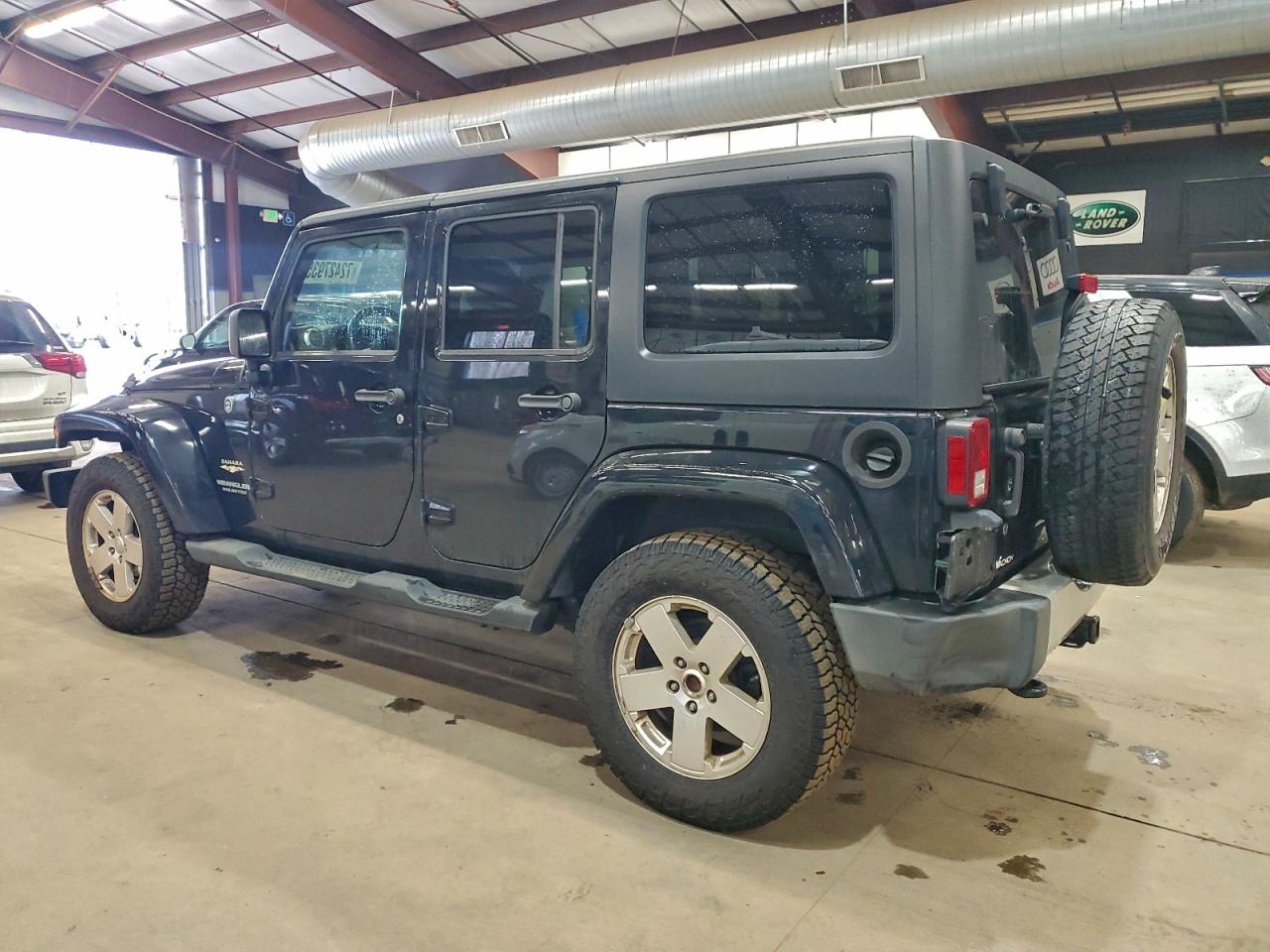 Jeep Wrangler Sahara Image 8