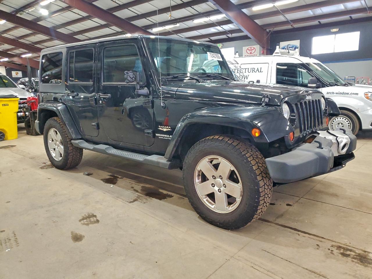 Jeep Wrangler Sahara Image 4