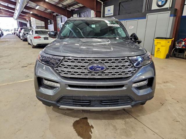 Ford Explorer Limited Image 3
