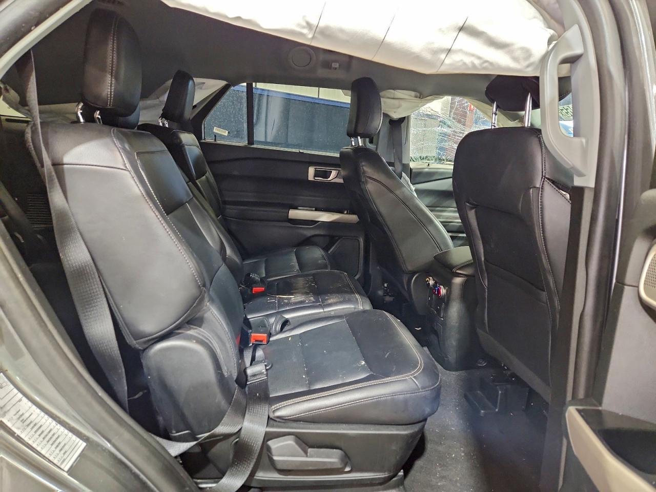 Ford Explorer Limited Image 8