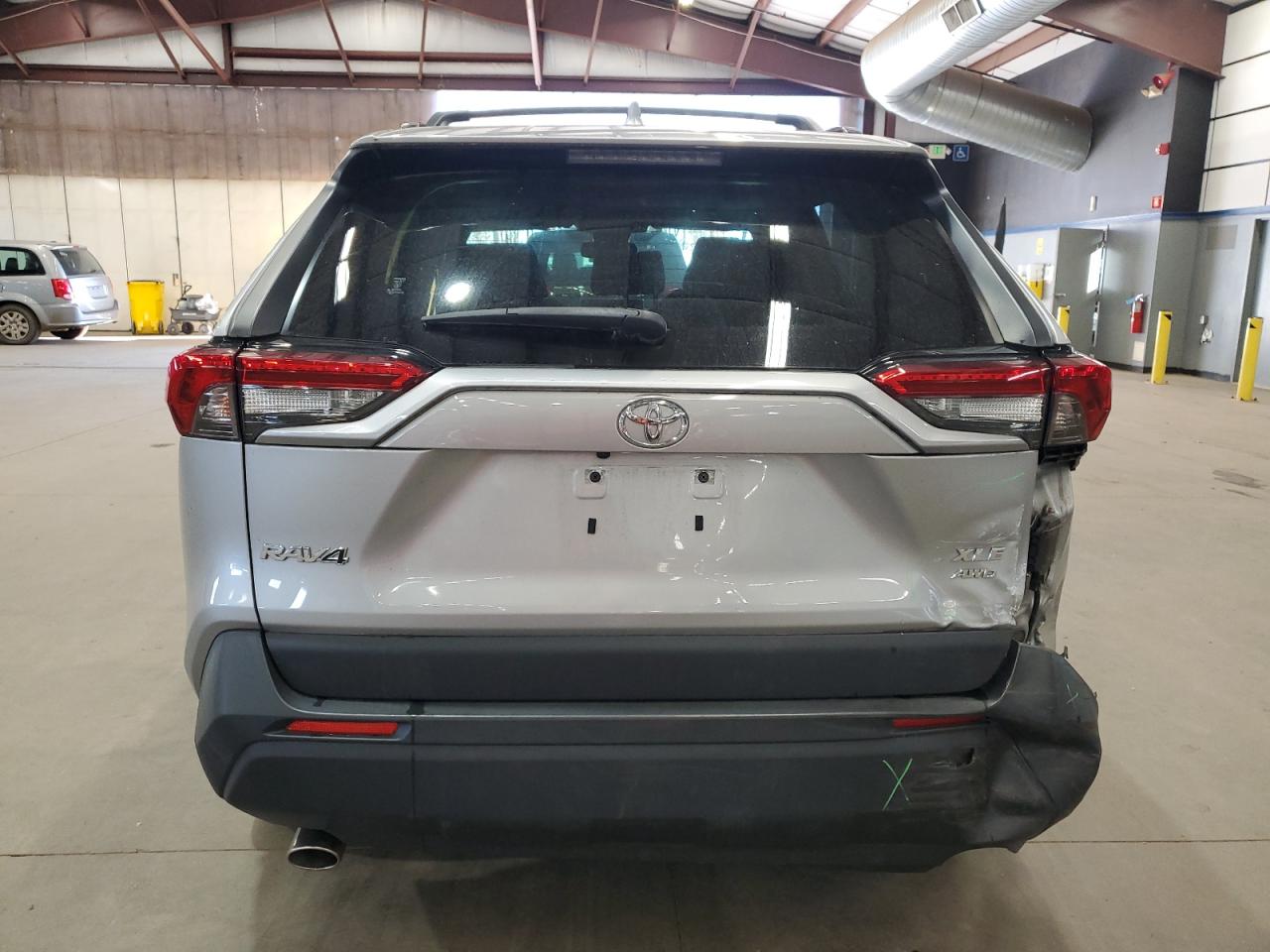 Toyota RAV4 Xle Image 4