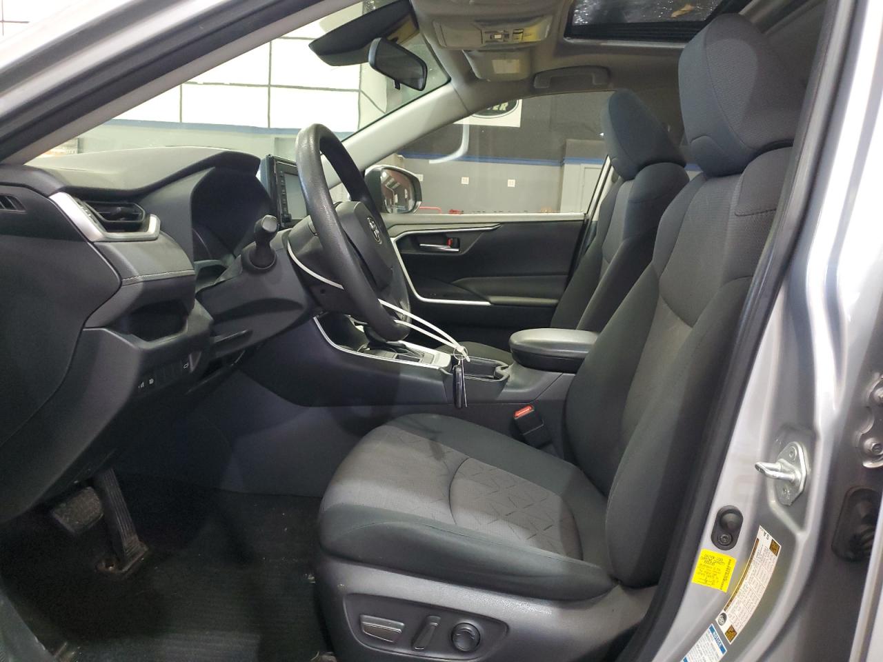 Toyota RAV4 Xle Image 3