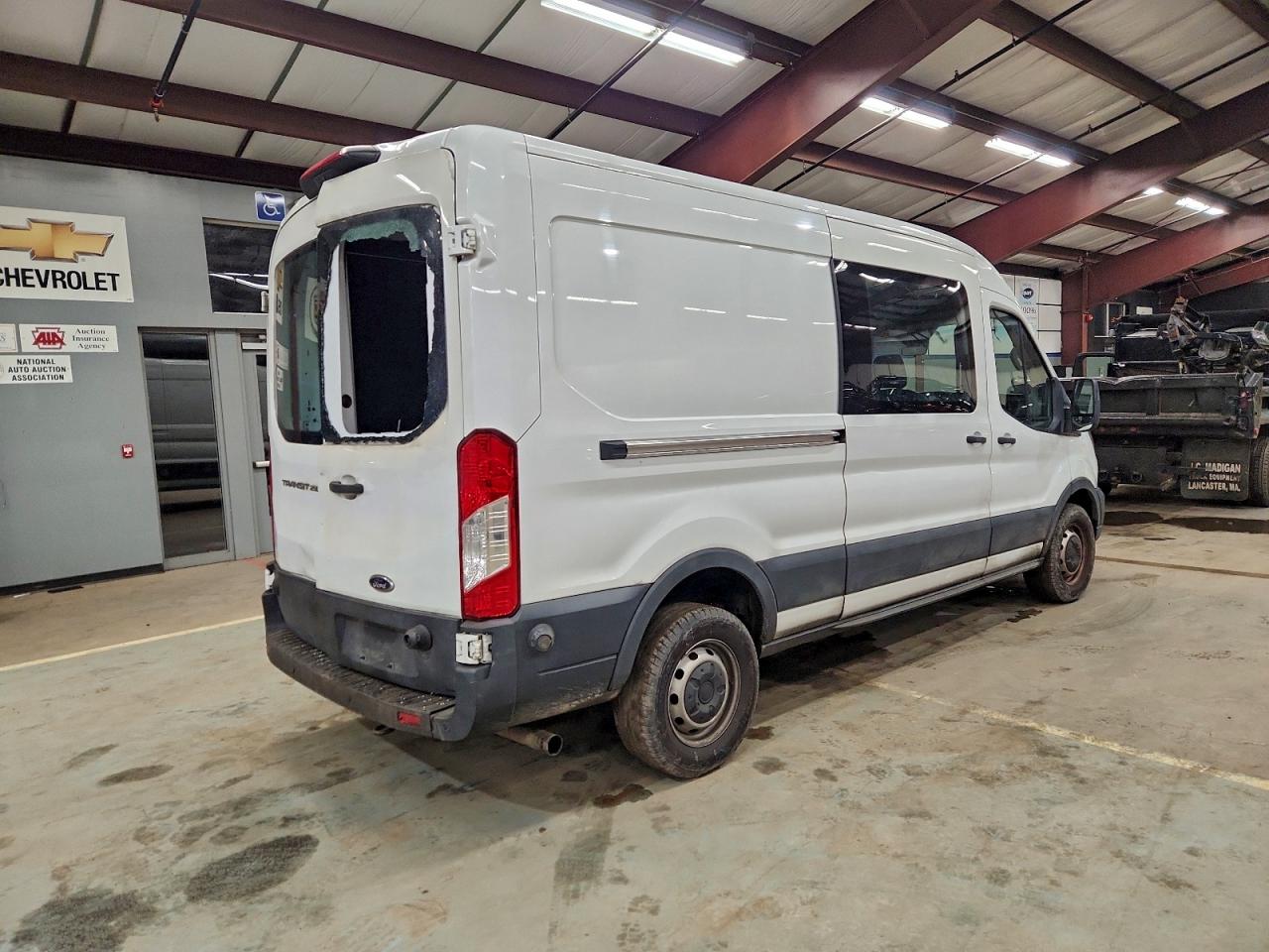 Ford Transit T-250 Image 4