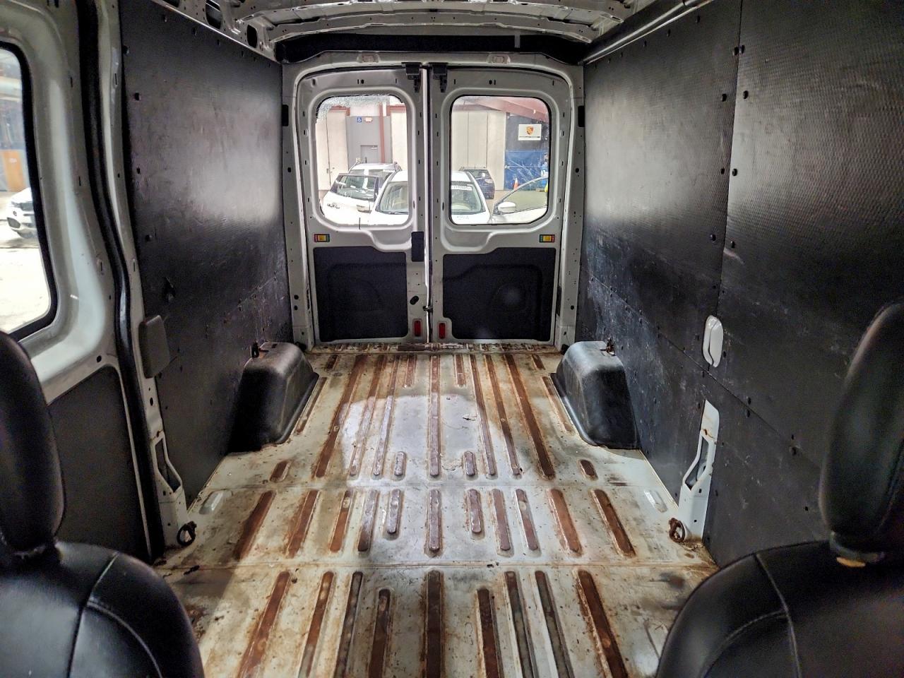 Ford Transit T-250 Image 5