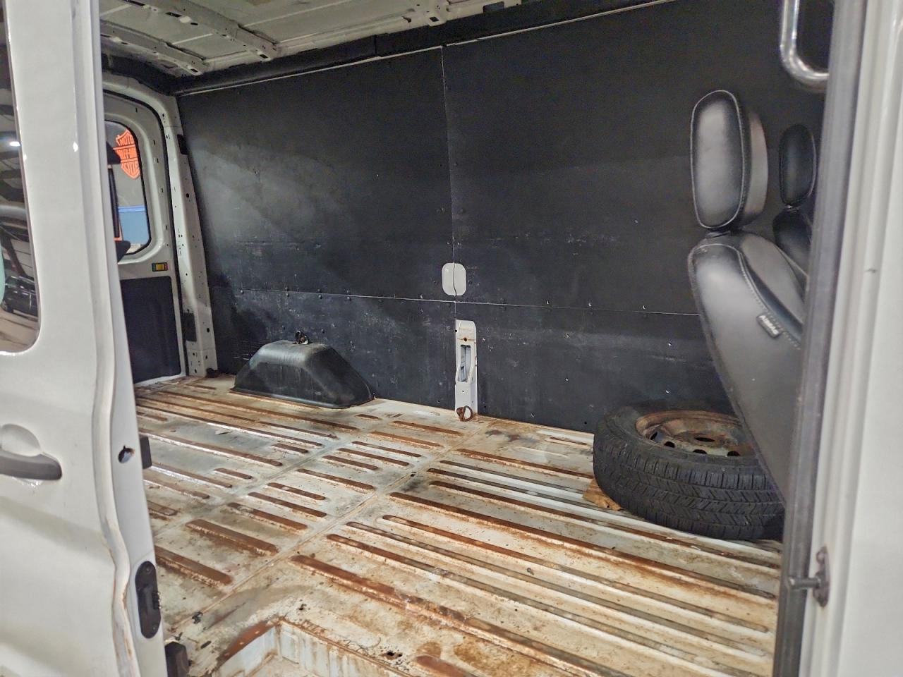 Ford Transit T-250 Image 7